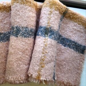 WRAP SCARF Super soft and fuzzy with pink, gray, and yellow, EUC